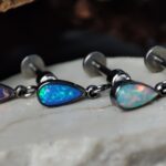 Pirsing opal , labret helix